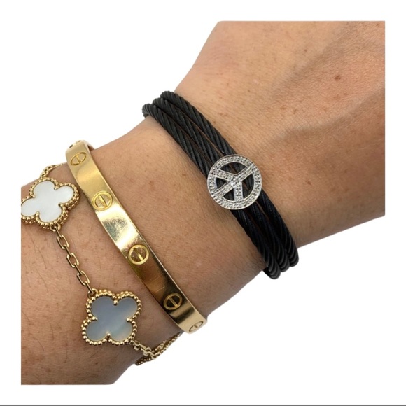 💕HP💕Diamond peace sign bracelet - Picture 2 of 8